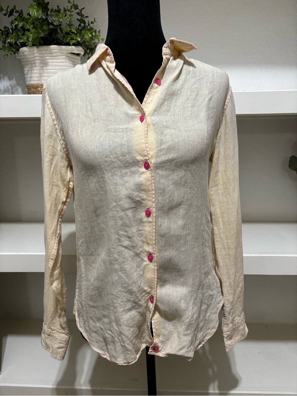 Women's Cream Button-Front Shirt with Pink Buttons